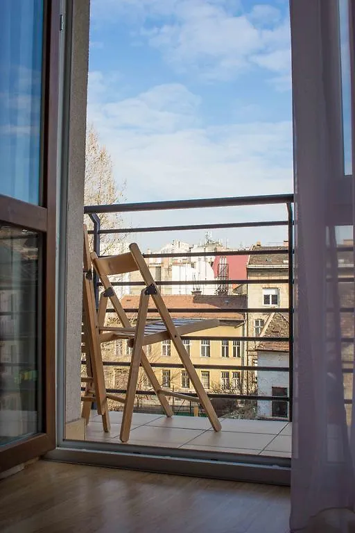 Maple Tree Budget Apartments Budapest