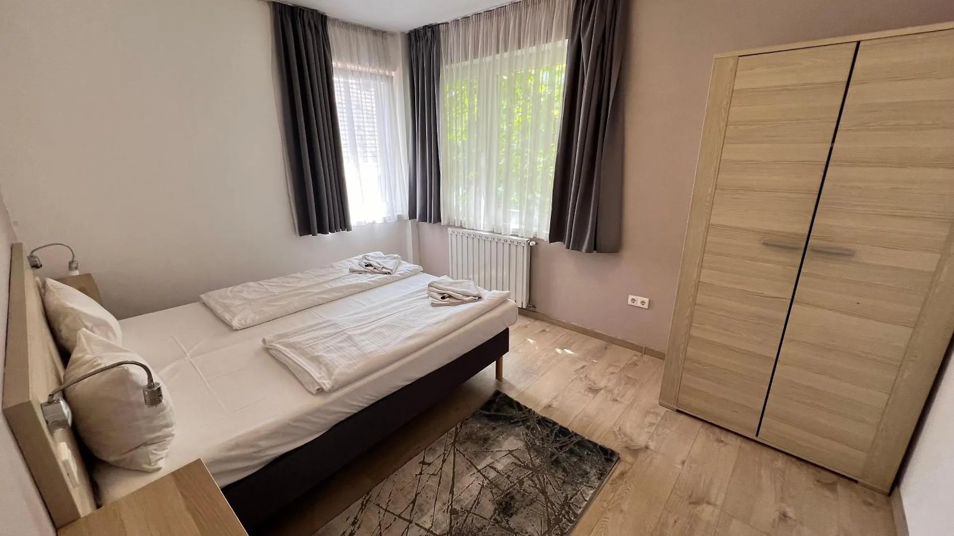Maple Tree Budget Apartments Budapest