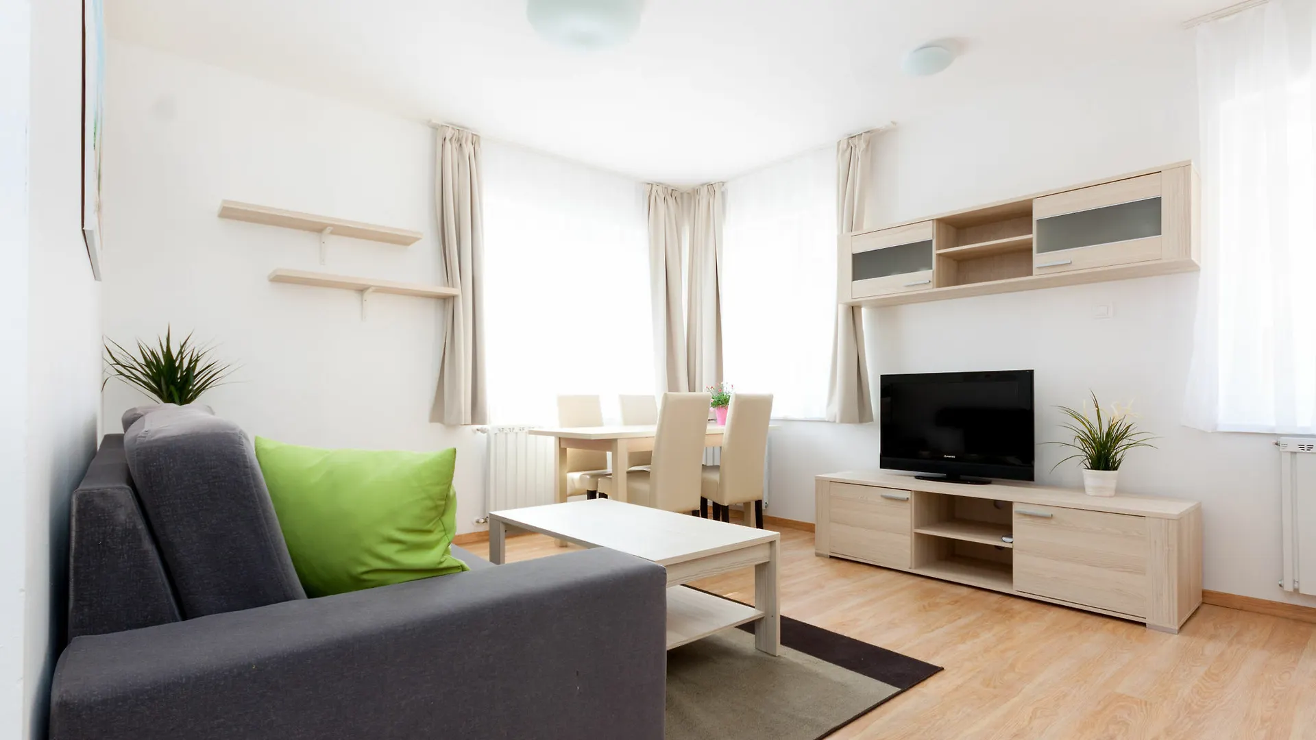 Maple Tree Budget Apartments Budapest