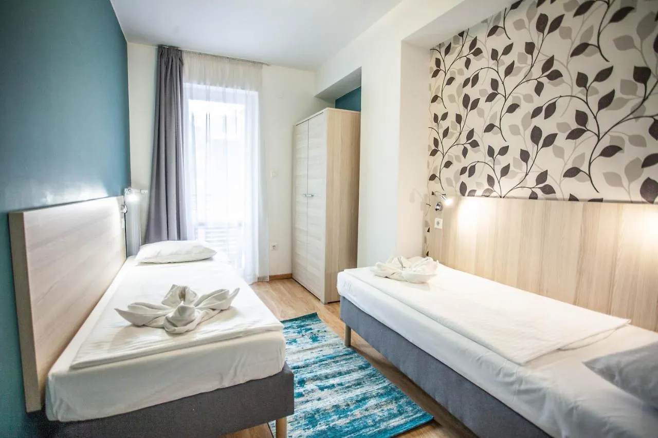 Maple Tree Budget Apartments Budapest