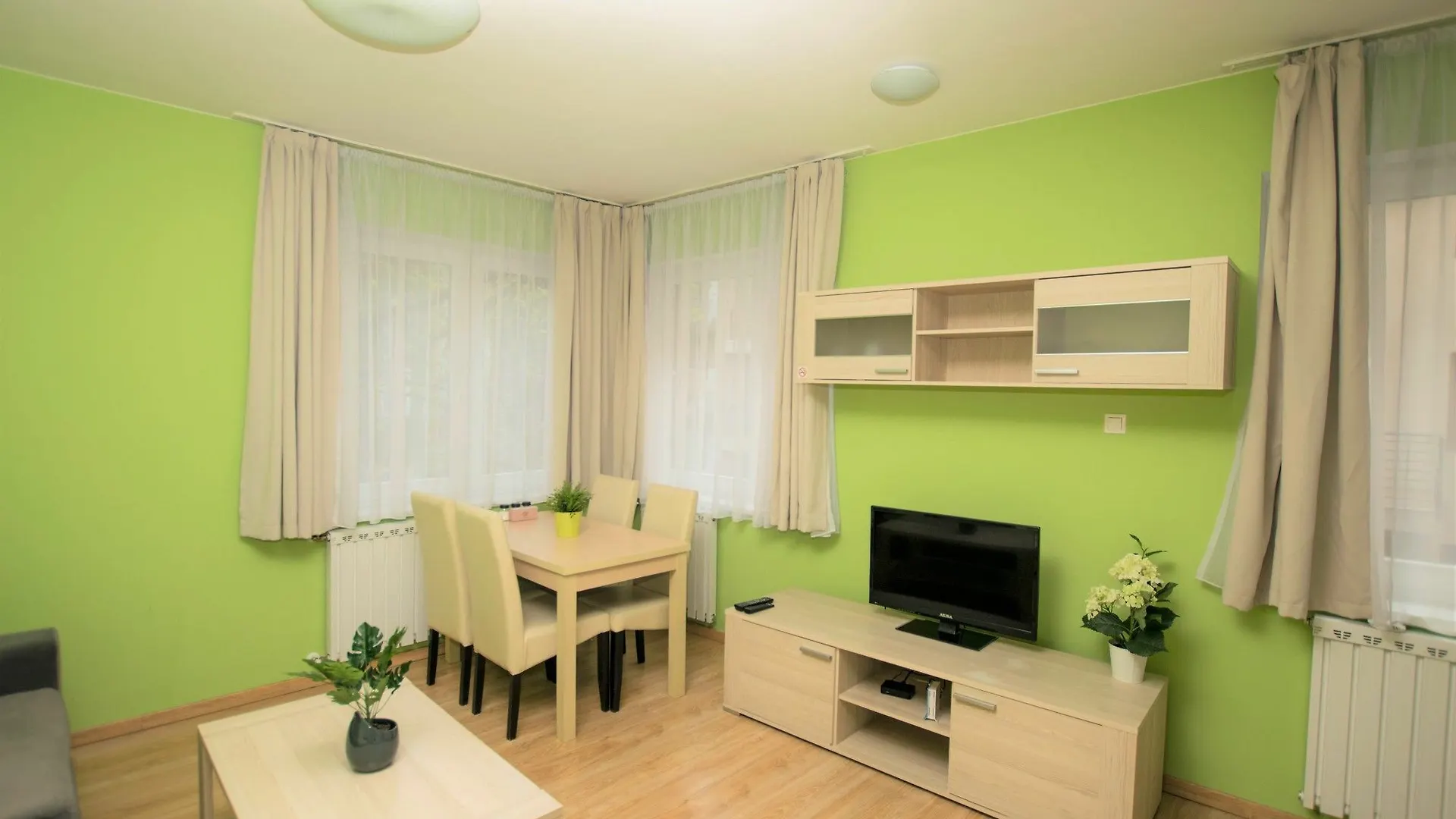 Maple Tree Budget Apartments Budapest
